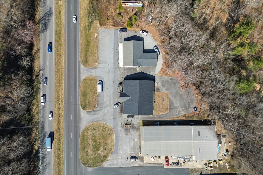 More Photos Of 2994 Hickory Blvd, Hudson Freestanding For Sale