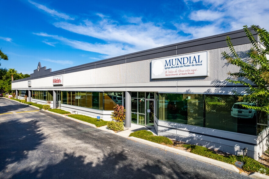 More Photos Of 7901 Kingspointe Pky, Orlando Showroom For Sale