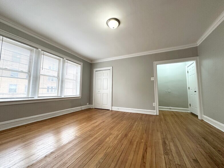 More Photos Of 7648 S Phillips Ave, Chicago Apartments For Sale
