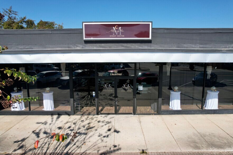 More Photos Of 180 S Macon St, Jesup Storefront Retail Office For Sale