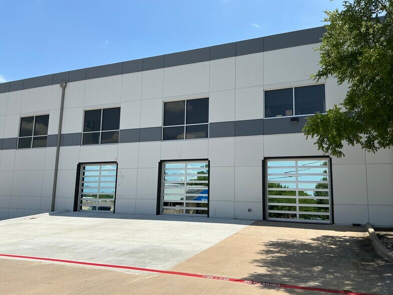 More Photos Of 481 Winscott Rd, Benbrook Office For Lease