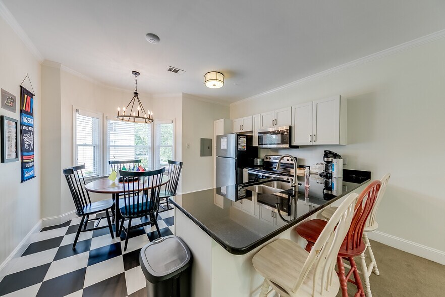 More Photos Of 892 Edelweiss Strasse, Helen Hotel For Sale