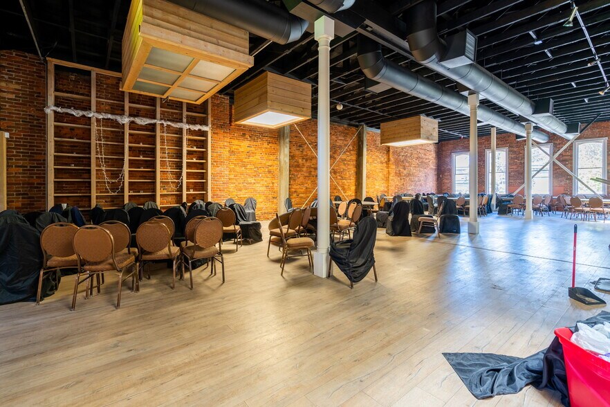 More Photos Of 910 2nd St, Sacramento Bar For Sale