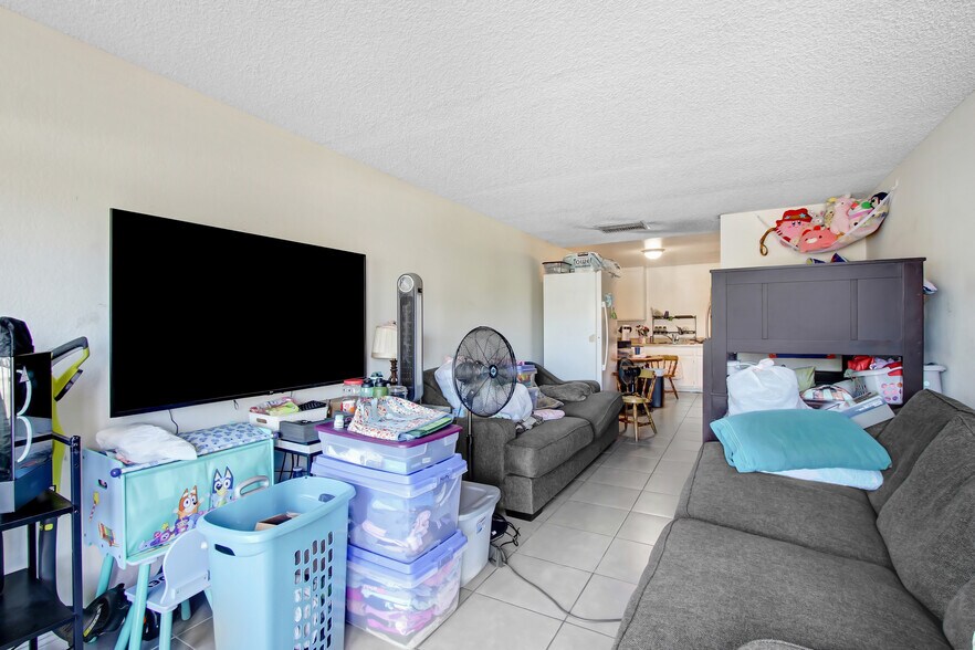 More Photos Of 671 Greystone Ln, Hemet Multifamily For Sale