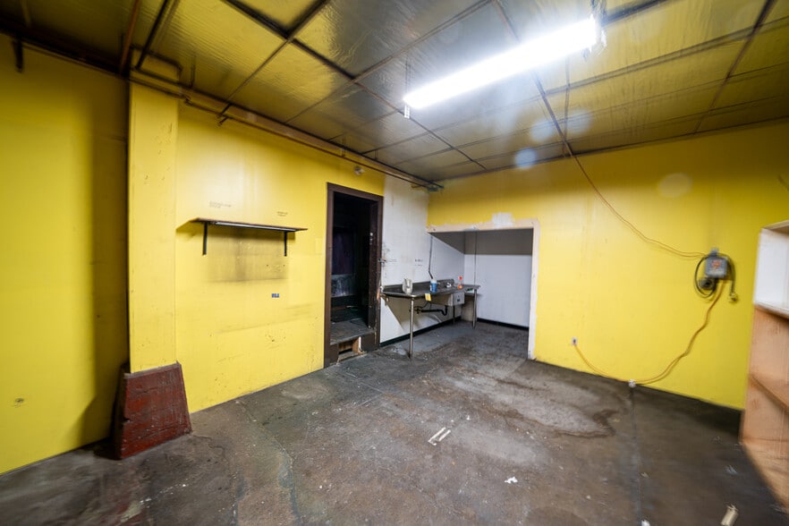 More Photos Of 844 D St, Lewiston Flex For Sale