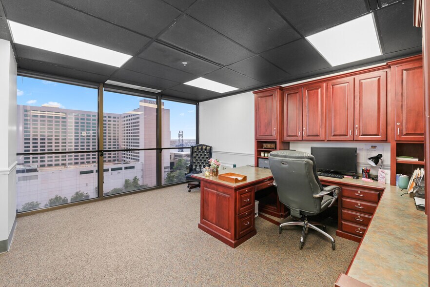 More Photos Of 233 E Bay St, Jacksonville Office For Sale