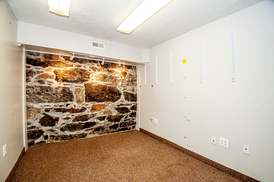 More Photos Of 4 Davis Ct, Brookline Loft Creative Space For Sale