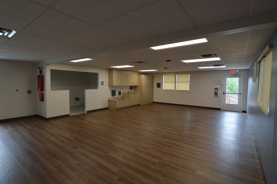 More Photos Of 3427 Northeast Pky, San Antonio Service For Sale