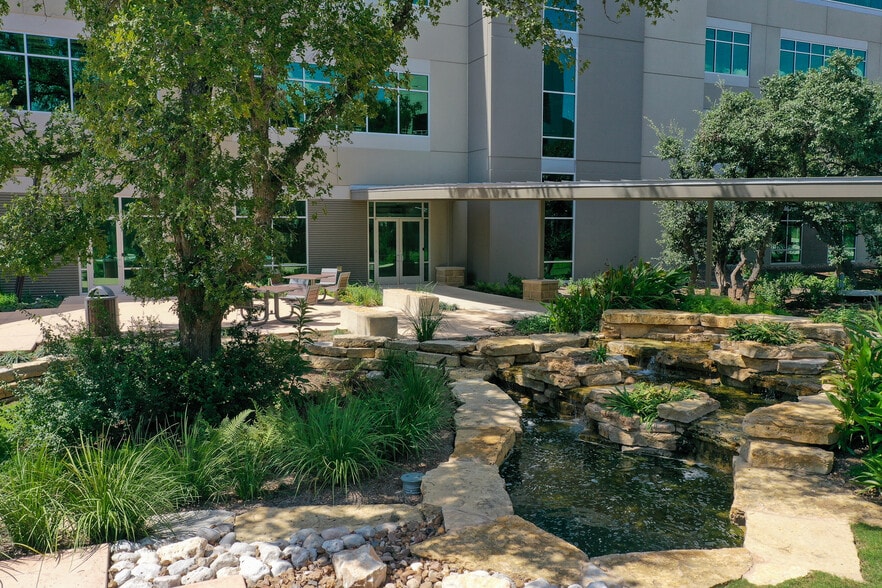 More Photos Of 19122 N US Highway 281, San Antonio Office For Lease