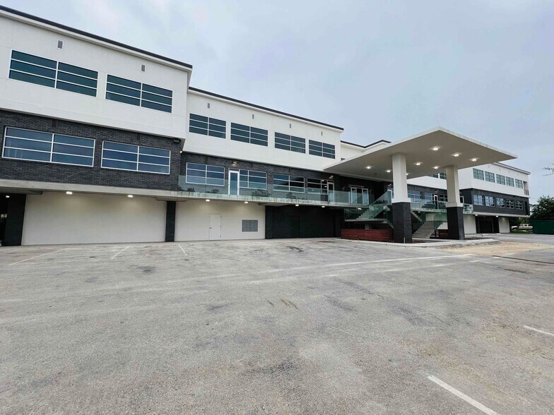 More Photos Of 8701 Menchaca Rd, Austin Medical For Lease