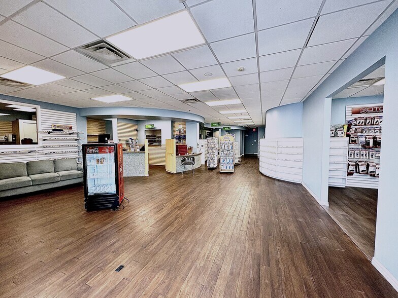 More Photos Of 910 Old Camp Rd, Lady Lake Medical For Lease