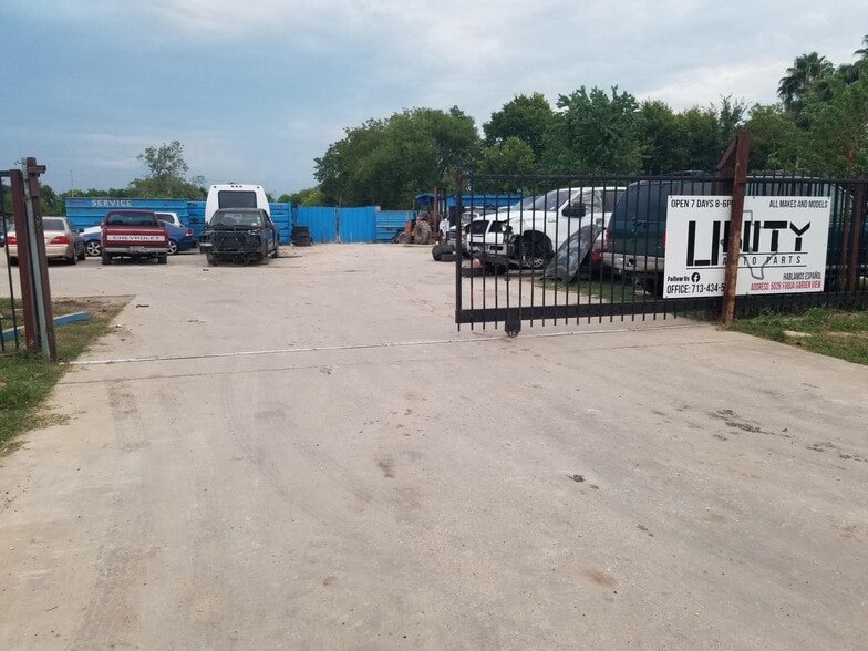 More Photos Of 5028 Fuqua Gardens Vw, Houston Manufacturing For Sale