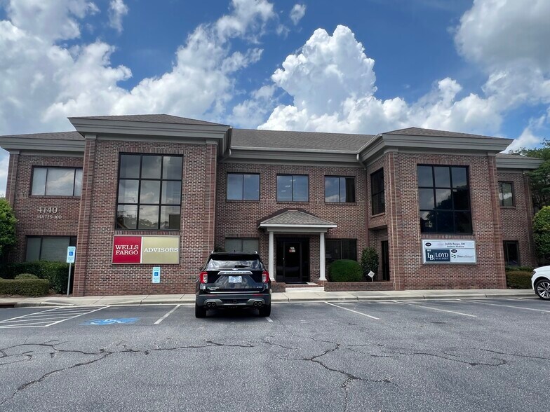 More Photos Of 4140 Ferncreek Dr, Fayetteville Office For Lease