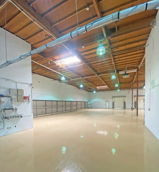 More Photos Of 2221 Las Palmas Dr, Carlsbad Warehouse For Sale