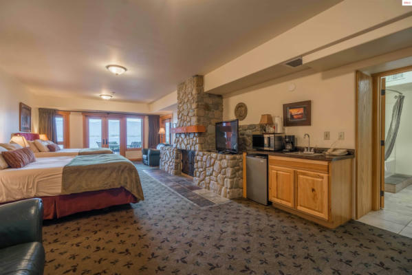 More Photos Of 41-45 Lakeshore Dr, Sagle Hotel For Sale