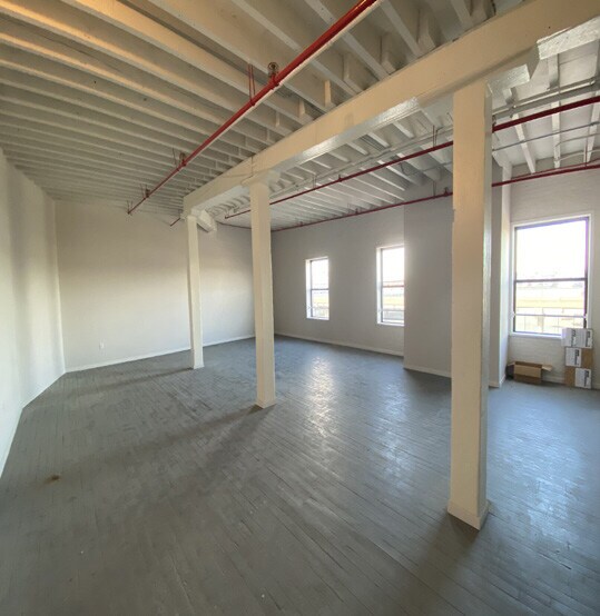 More Photos Of 635-637 W 51st St, New York Flex For Lease
