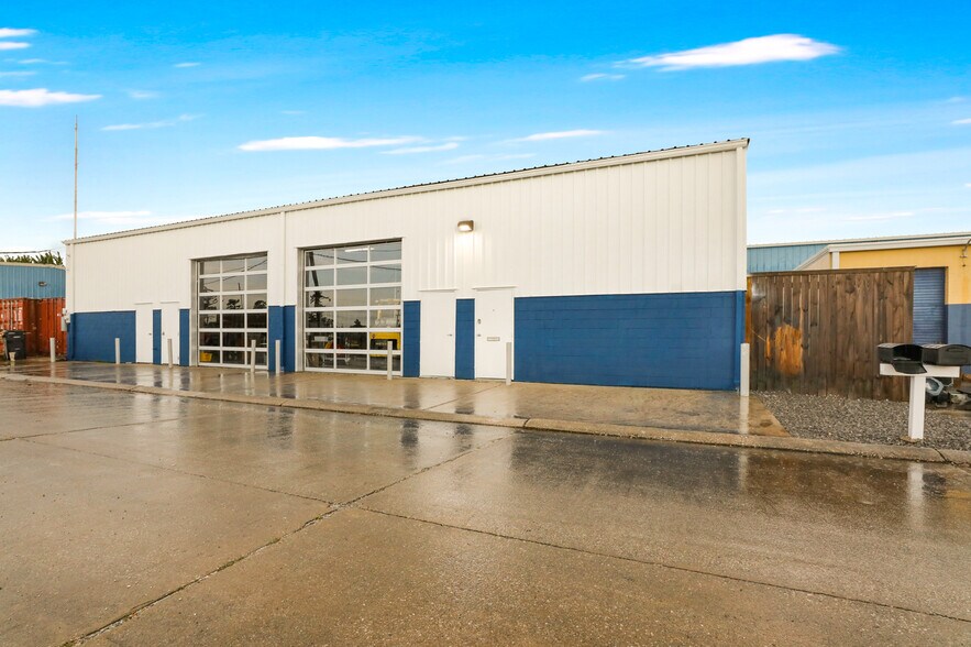 More Photos Of 4004-4002 Laviosier St, Chalmette Warehouse For Sale