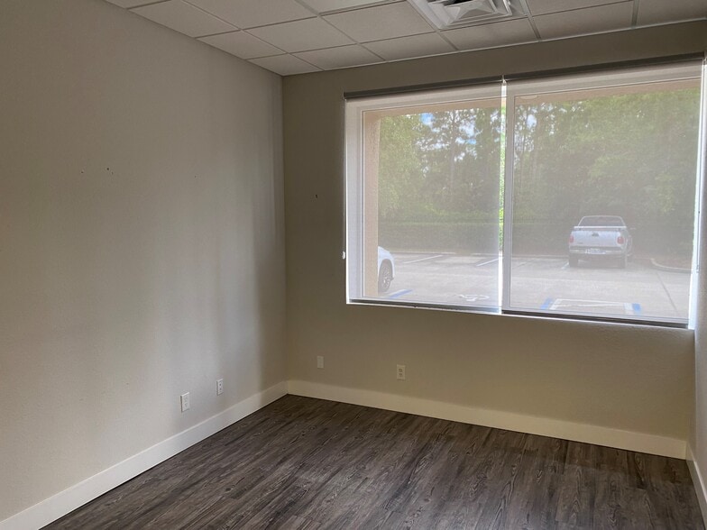 More Photos Of 746 North Dr, Melbourne Research And Development For Lease