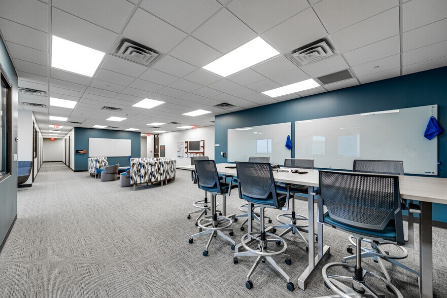 More Photos Of 600 Marienfeld St, Midland Office For Lease