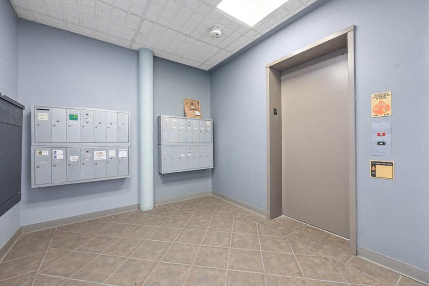 More Photos Of 2000 James St, Coralville Service For Lease