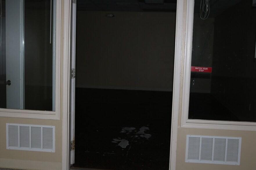 More Photos Of 24-28 S East St, Jasper Storefront Retail Residential For Lease