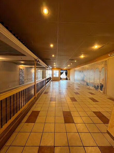 More Photos Of 9000-9078 Metcalf Ave, Overland Park Unknown For Lease