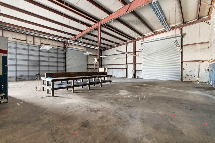 More Photos Of 290 Wonder World Dr, San Marcos Warehouse For Lease