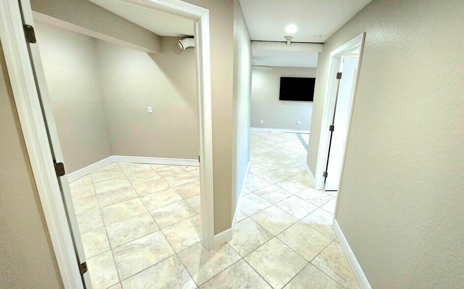 More Photos Of 317 W Pine Ave, Anna Maria Storefront Retail Residential For Lease