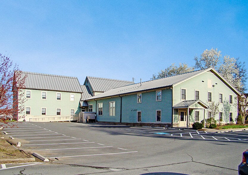 More Photos Of 101 South St SE, Leesburg Office For Lease