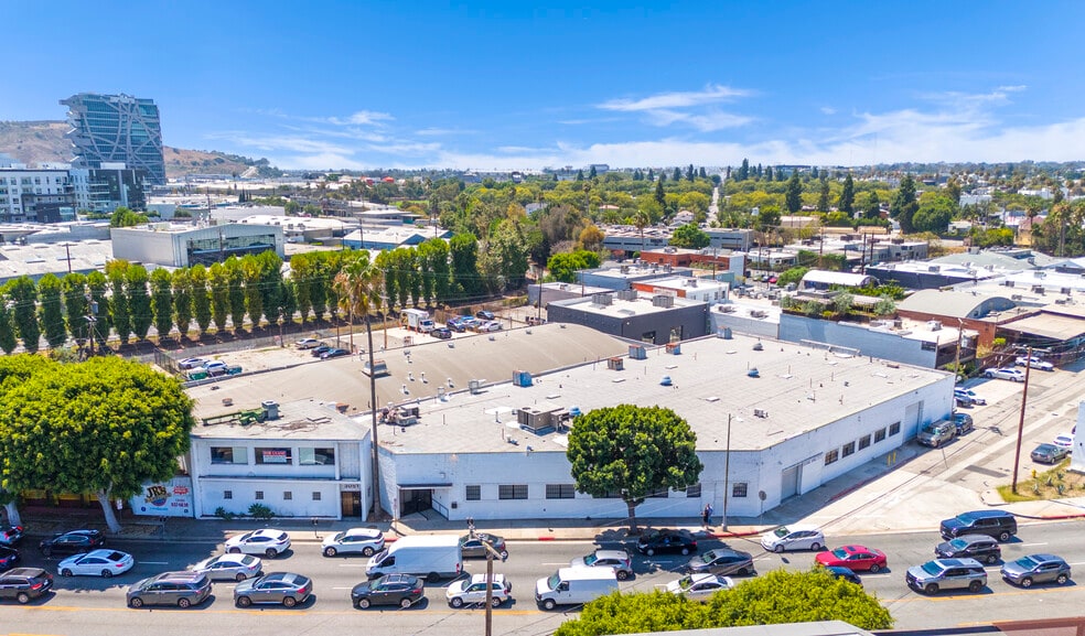 More Photos Of 3049 La Cienega Blvd, Culver City Warehouse For Lease