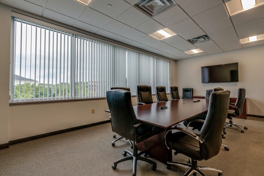 More Photos Of 8000 Brooktree Rd, Wexford Medical For Lease