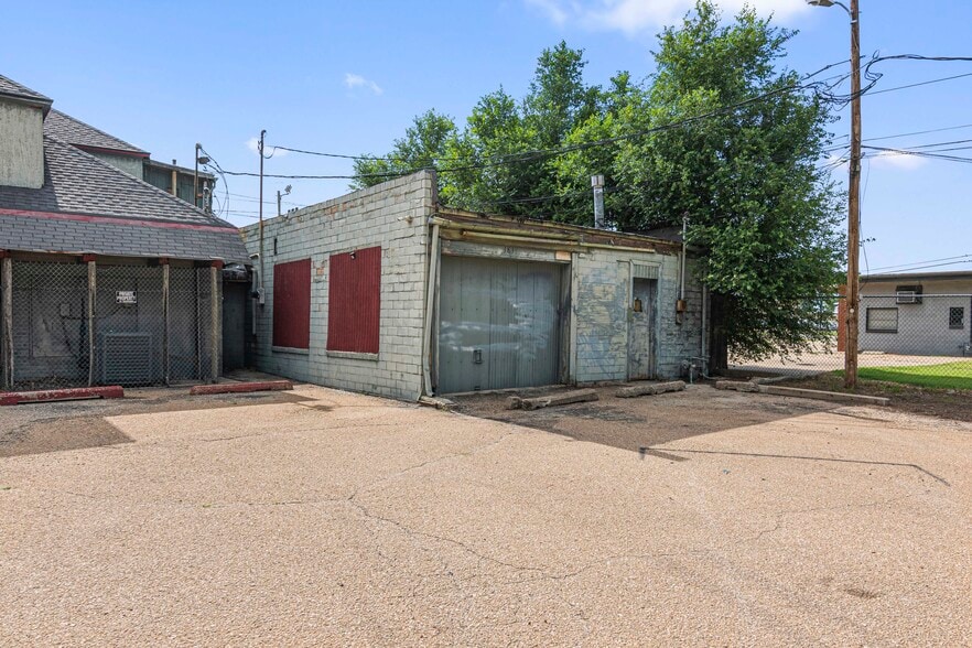 More Photos Of 1834 NW Topeka Blvd, Topeka General Retail For Sale