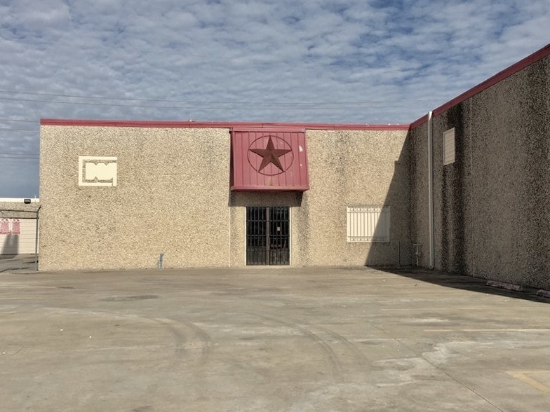 More Photos Of 11413 LBJ Fwy, Garland Showroom For Lease