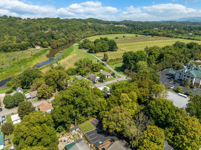 More Photos Of 226 E Main St, Sevierville Freestanding For Sale