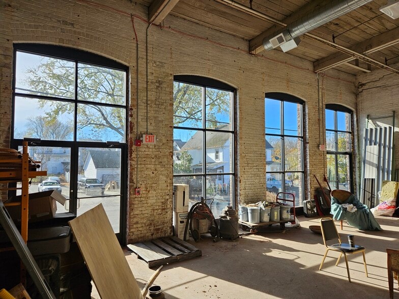 More Photos Of 725 Main St, Middletown Storefront For Lease