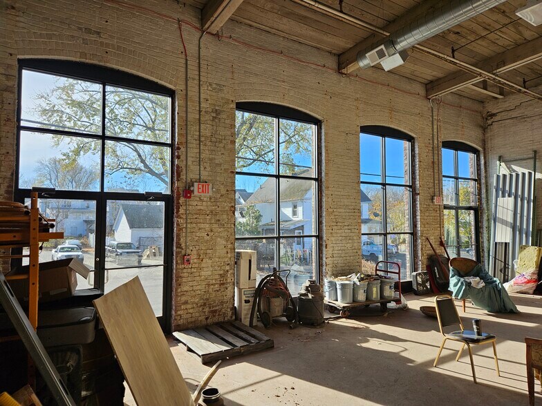 More Photos Of 725 Main St, Middletown Storefront For Lease