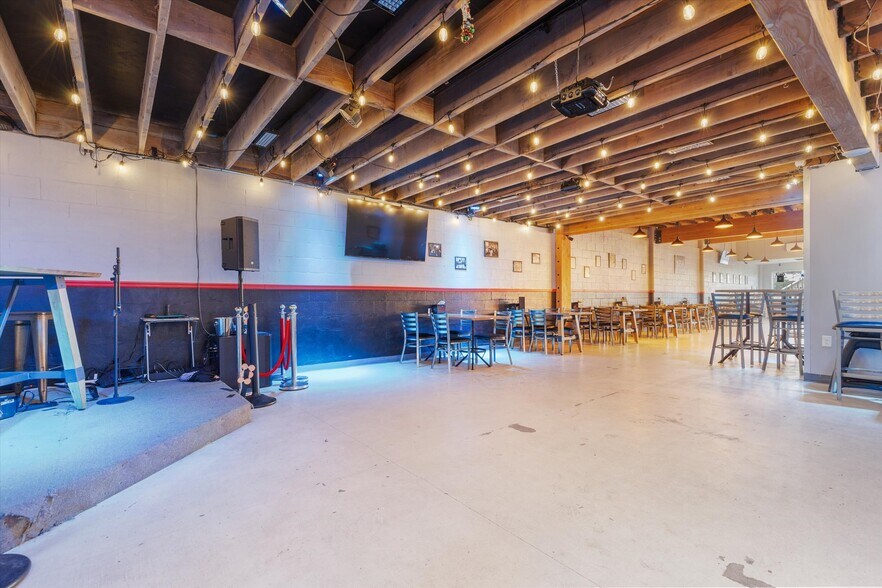 More Photos Of 1330 NE Highway 101, Lincoln City Restaurant For Sale