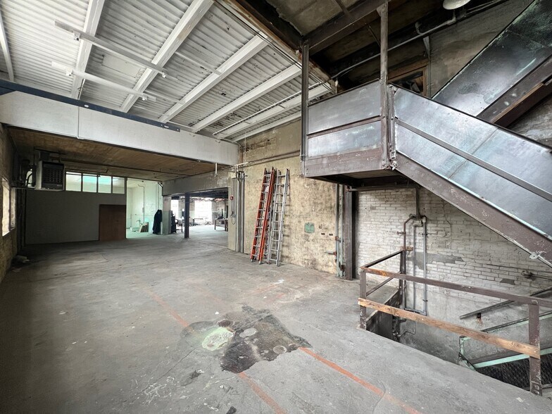 More Photos Of 1032-1038 12th Ave, Grafton Flex For Lease