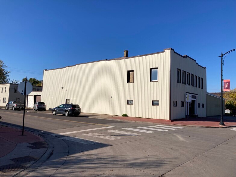 More Photos Of 429-431 Tower Ave, Superior Manufacturing For Sale