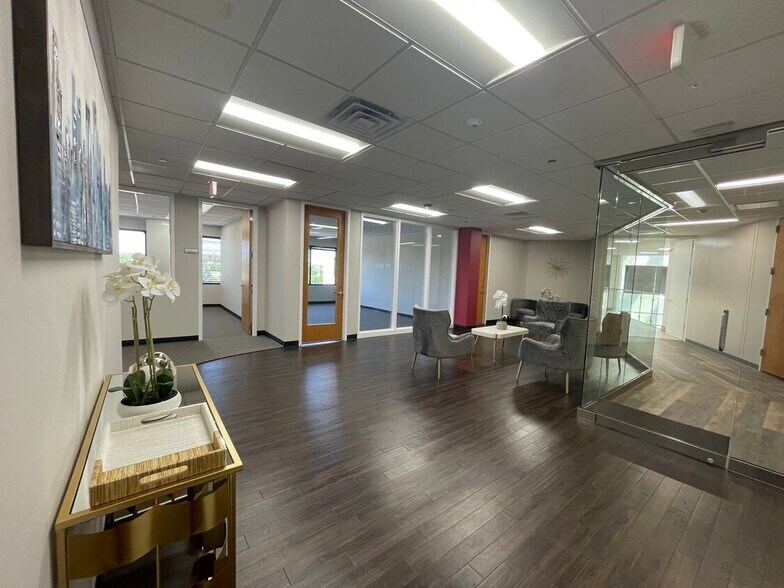 More Photos Of 1952 Mcdowell Rd, Naperville Office For Lease