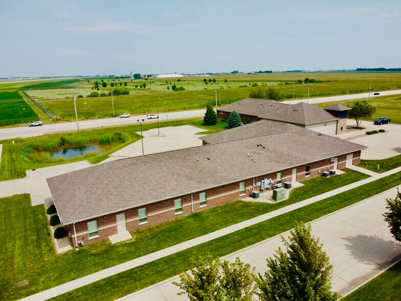 More Photos Of 1602 Tullamore Ave, Bloomington Office For Sale