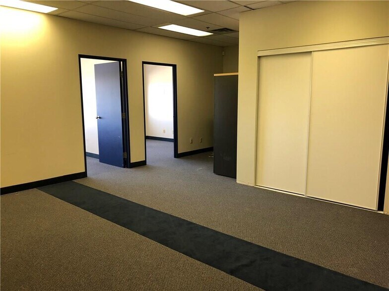 More Photos Of 117 Centrepointe Dr, Ottawa Office For Lease