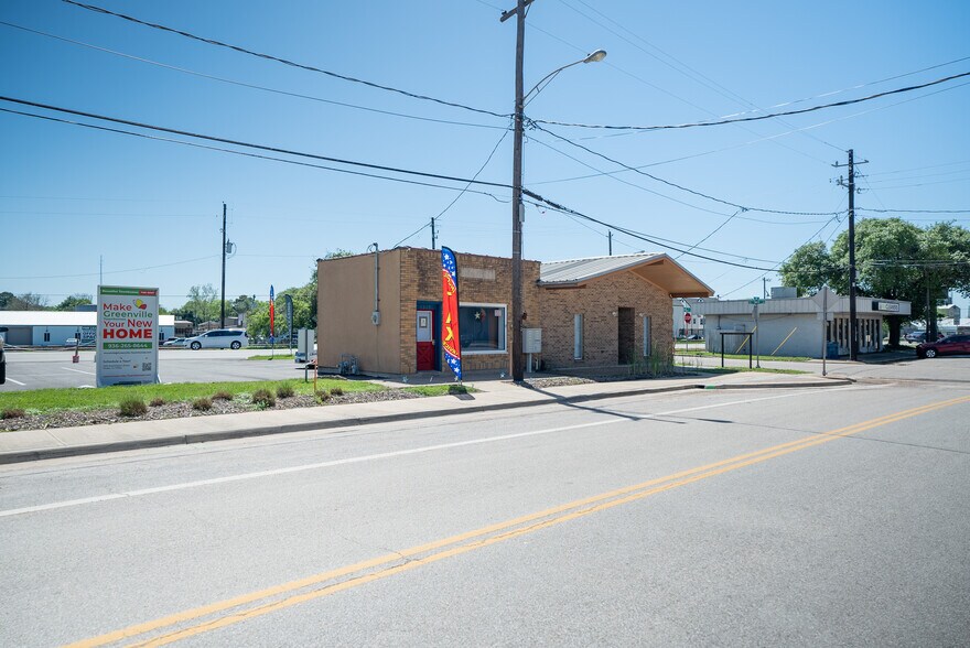 More Photos Of 2319 Main St, Waller Storefront For Lease