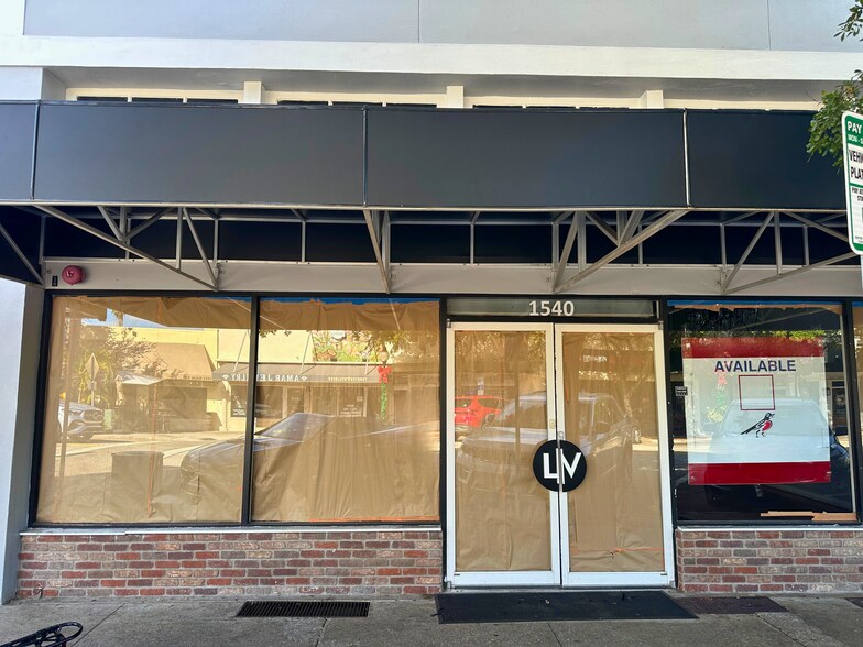 More Photos Of 1540-1548 Main St, Sarasota Storefront For Lease