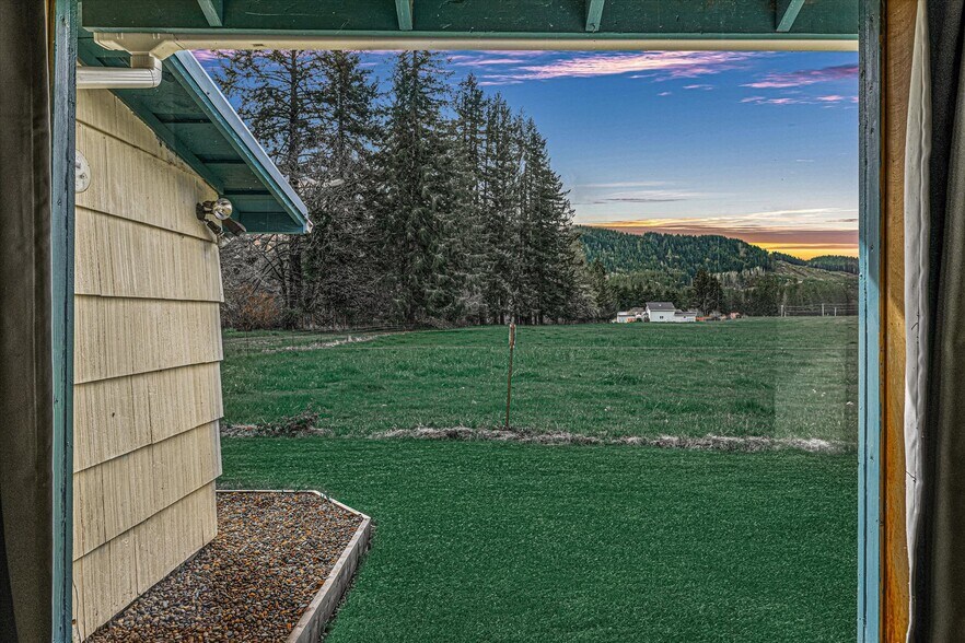 More Photos Of 7550 Logsden Rd, Logsden Convenience Store For Sale