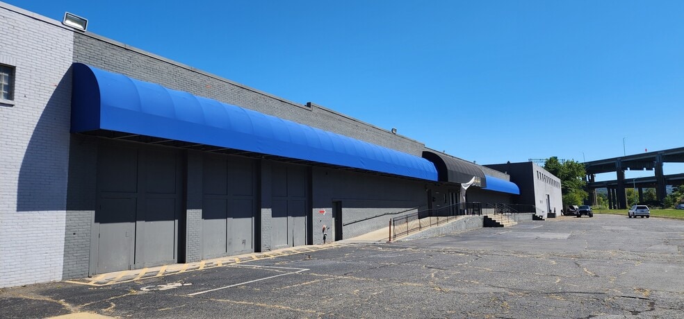 More Photos Of 195 Freight St, Waterbury Bar For Sale