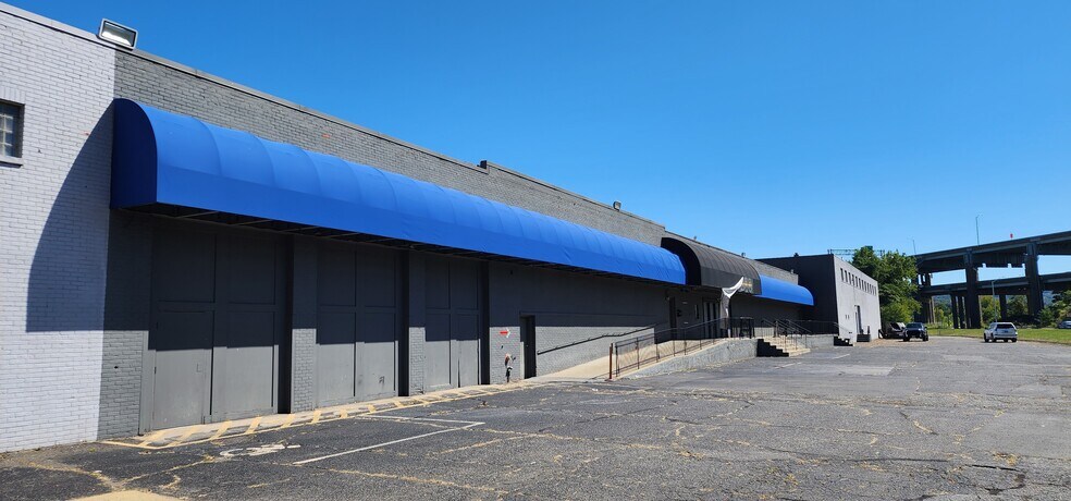 More Photos Of 195 Freight St, Waterbury Bar For Sale