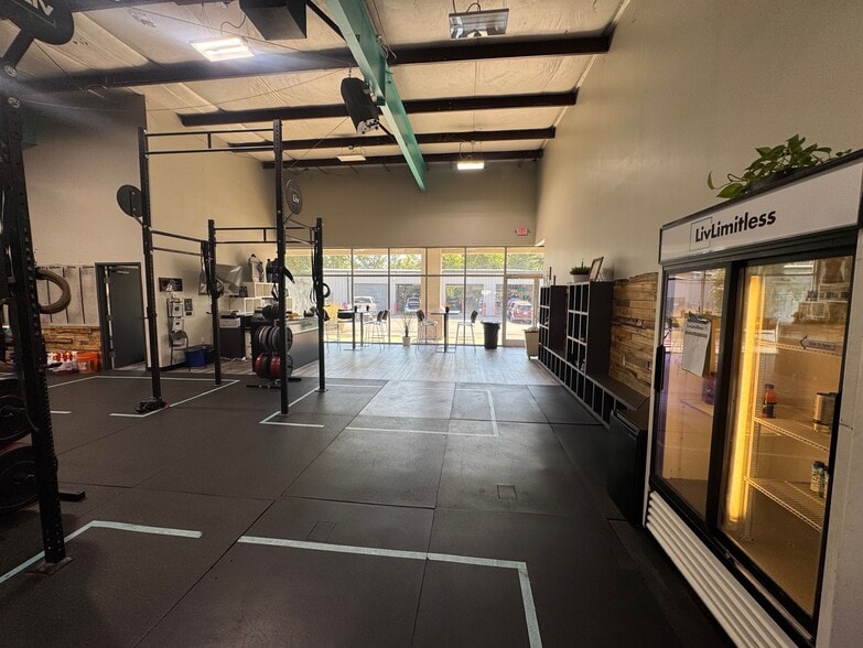 More Photos Of 6949 Stage Rd, Memphis Freestanding For Sale