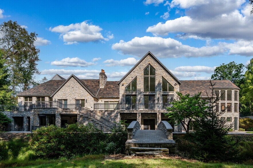 More Photos Of 1700 Forker Blvd, Hermitage Specialty For Sale