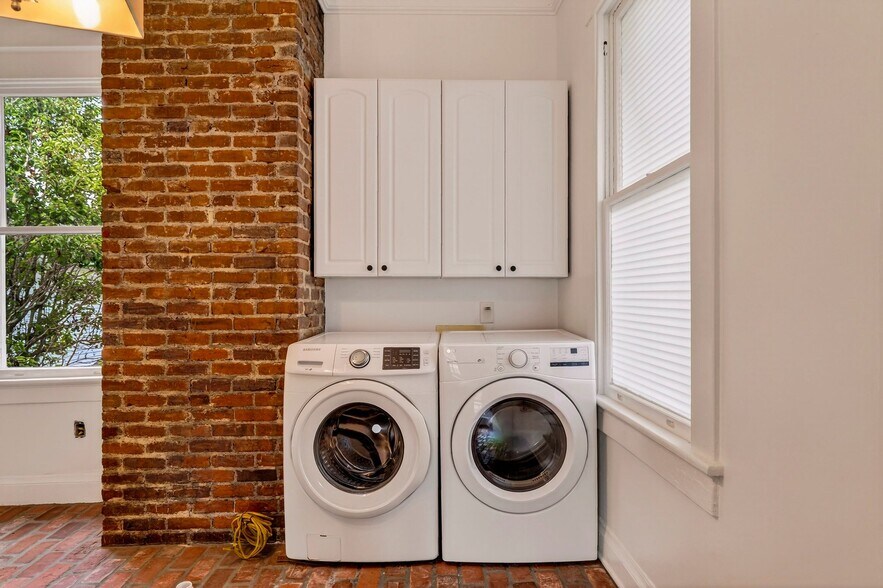More Photos Of 107 E 35th St, Savannah Office For Sale